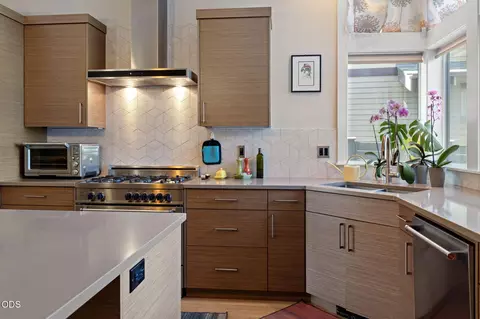 Kitchen - 1757 NW Fields St, Bend, OR 97703 photo 4 of 4