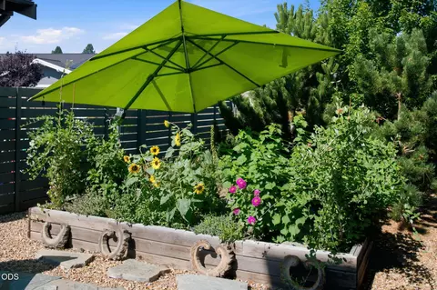 Exterior - 1757 NW Fields St, Bend, OR 97703 photo 6 of 8
