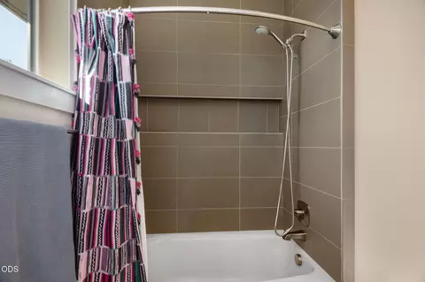 Bath - 1757 NW Fields St, Bend, OR 97703 photo 6 of 6