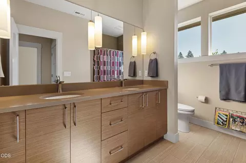 Bath - 1757 NW Fields St, Bend, OR 97703 photo 5 of 6