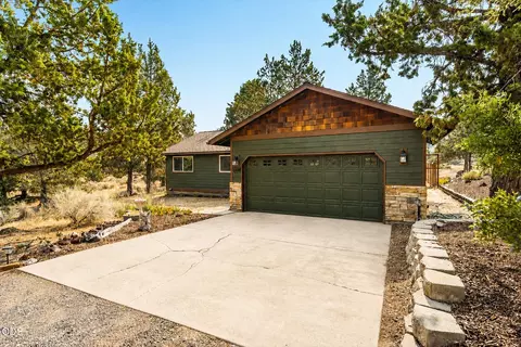 6446 NW Lynch Ln, Redmond, OR 97756