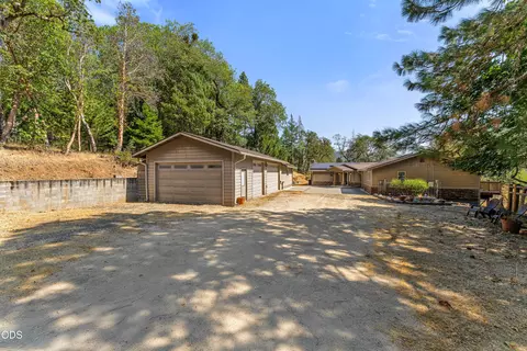 Exterior - 12330 Evans Creek Rd, Rogue River, OR 97537 photo 4 of 14