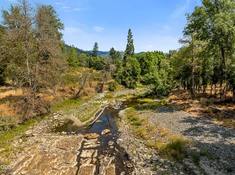 View/Area - 12330 Evans Creek Rd, Rogue River, OR 97537 photo 5 of 11
