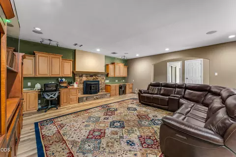 Living - 12330 Evans Creek Rd, Rogue River, OR 97537 photo 2 of 7