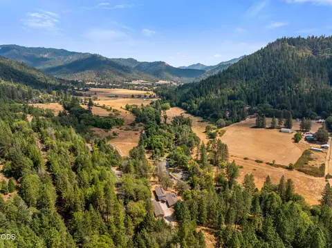 View/Area - 12330 Evans Creek Rd, Rogue River, OR 97537 photo 9 of 11