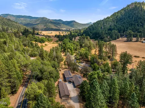 View/Area - 12330 Evans Creek Rd, Rogue River, OR 97537 photo 8 of 11