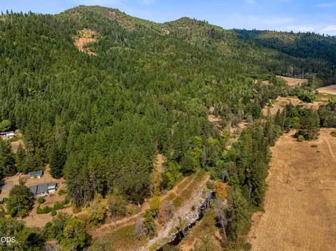 View/Area - 12330 Evans Creek Rd, Rogue River, OR 97537 photo 3 of 11