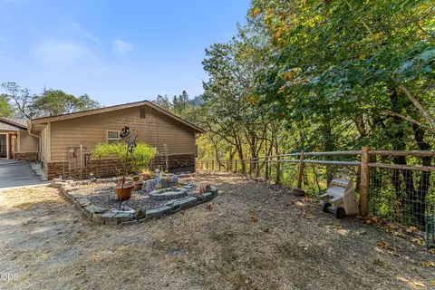 Exterior - 12330 Evans Creek Rd, Rogue River, OR 97537 photo 7 of 14