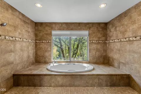 Bath - 12330 Evans Creek Rd, Rogue River, OR 97537 photo 3 of 7