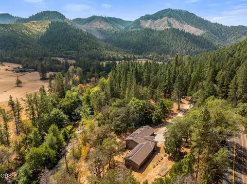 View/Area - 12330 Evans Creek Rd, Rogue River, OR 97537 photo 7 of 11