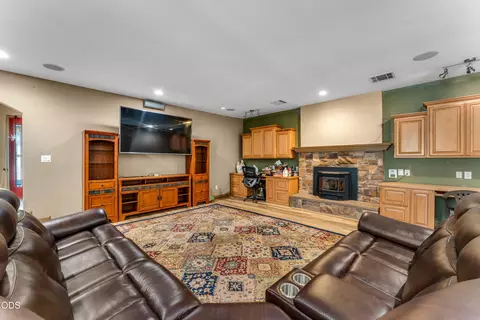 Living - 12330 Evans Creek Rd, Rogue River, OR 97537 photo 1 of 7