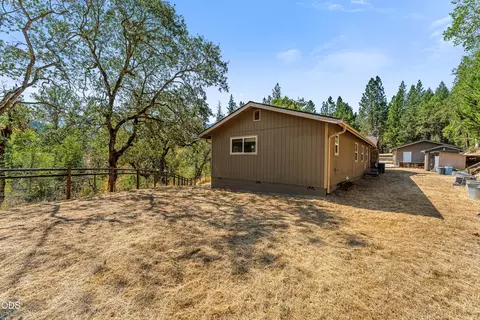Exterior - 12330 Evans Creek Rd, Rogue River, OR 97537 photo 12 of 14