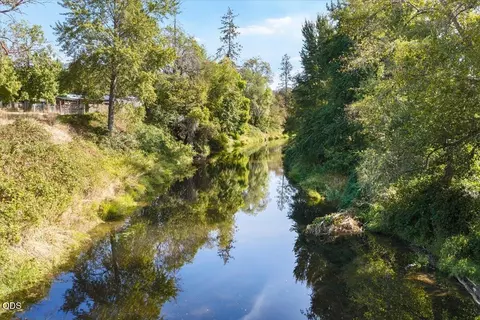 View/Area - 8550 Evans Creek Rd, Rogue River, OR 97537 photo 13 of 14