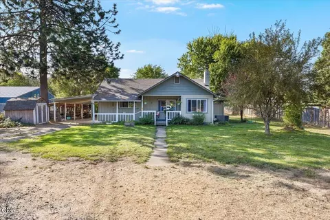 Exterior - 8550 Evans Creek Rd, Rogue River, OR 97537 photo 3 of 9