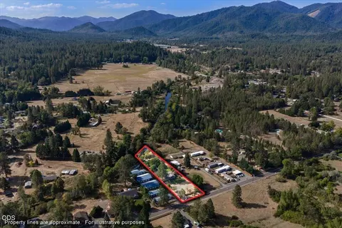 View/Area - 8550 Evans Creek Rd, Rogue River, OR 97537 photo 8 of 14