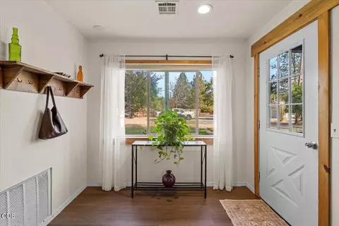 Entry Way - 8550 Evans Creek Rd, Rogue River, OR 97537 photo 1 of 2
