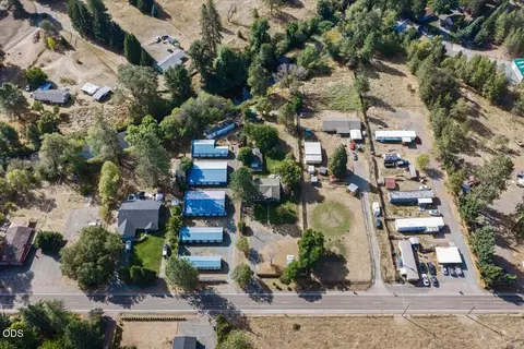 View/Area - 8550 Evans Creek Rd, Rogue River, OR 97537 photo 3 of 14