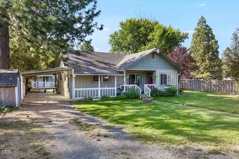 Exterior - 8550 Evans Creek Rd, Rogue River, OR 97537 photo 2 of 9