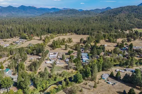 View/Area - 8550 Evans Creek Rd, Rogue River, OR 97537 photo 9 of 14