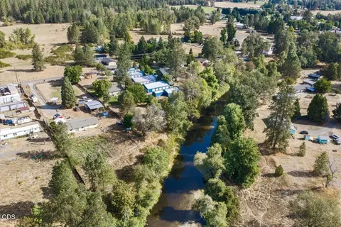 View/Area - 8550 Evans Creek Rd, Rogue River, OR 97537 photo 11 of 14