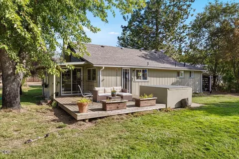 Exterior - 8550 Evans Creek Rd, Rogue River, OR 97537 photo 5 of 9