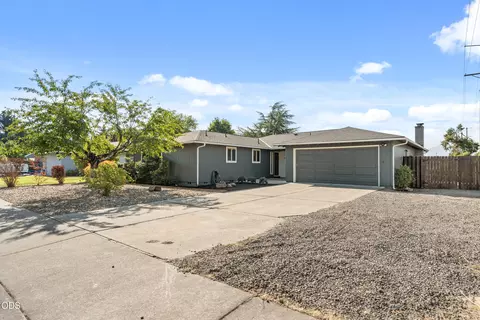 3052 Crystal Mountain Ave, Medford, OR 97504