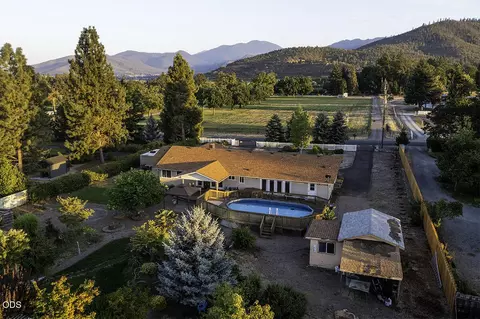 1850 Camp Baker Rd, Medford, OR 97501