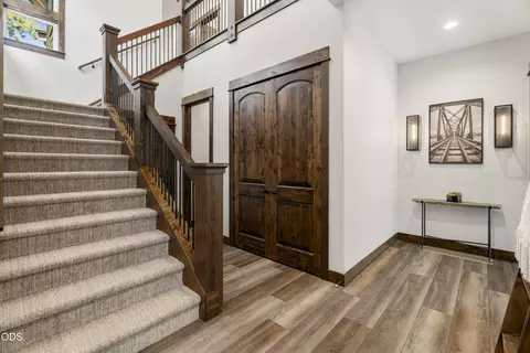 Entry Way - 56239 Sable Rock Loop #289, Bend, OR 97707 photo 5 of 11