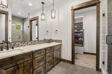 Bath - 56239 Sable Rock Loop #289, Bend, OR 97707 photo 7 of 13