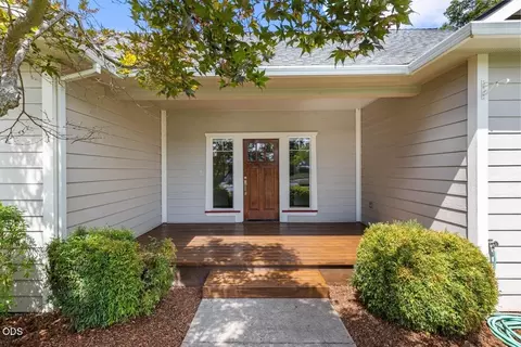 Exterior - 1151 Arrowhead Trl, Eagle Point, OR 97524 photo 2 of 5