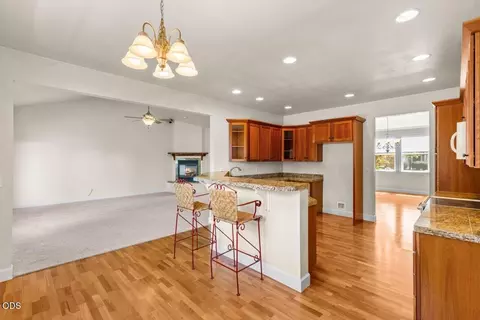 Kitchen - 1151 Arrowhead Trl, Eagle Point, OR 97524 photo 2 of 4
