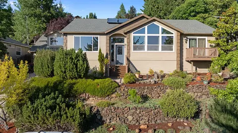 4773 Cloudcrest Dr, Medford, OR 97504