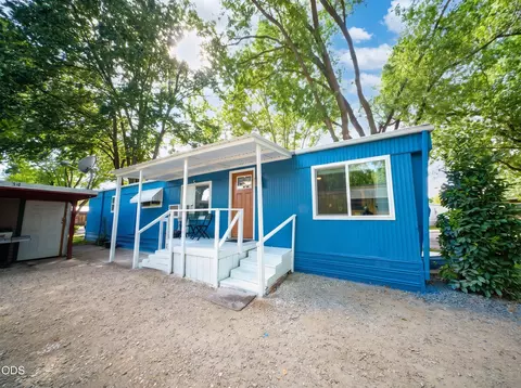 2335 Table Rock Rd #SPC 34, Medford, OR 97501