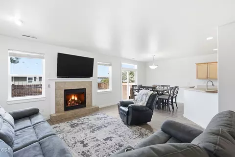 1610 W Carson Ave, Sisters, OR 97759