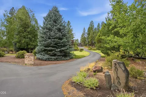 Exterior - 20100 Starfire Ridge Ct, Bend, OR 97702 photo 5 of 11