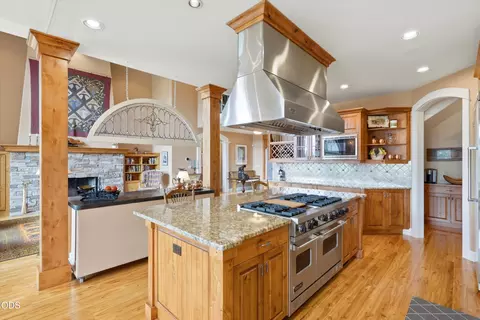 Kitchen - 20100 Starfire Ridge Ct, Bend, OR 97702 photo 2 of 4