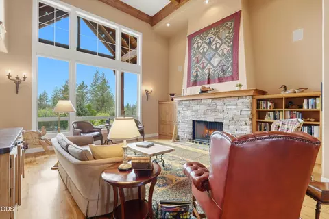 Living - 20100 Starfire Ridge Ct, Bend, OR 97702 photo 1 of 8
