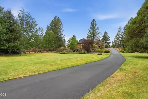 Exterior - 20100 Starfire Ridge Ct, Bend, OR 97702 photo 6 of 11