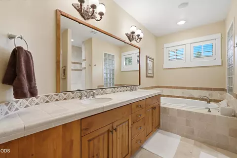 Bath - 20100 Starfire Ridge Ct, Bend, OR 97702 photo 2 of 4
