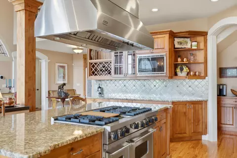 Kitchen - 20100 Starfire Ridge Ct, Bend, OR 97702 photo 3 of 4