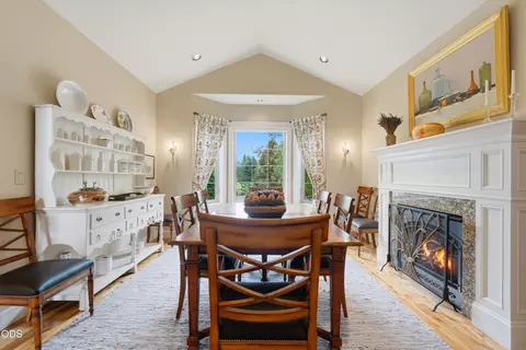 Dining - 20100 Starfire Ridge Ct, Bend, OR 97702 photo 2 of 7