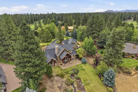 View/Area - 20100 Starfire Ridge Ct, Bend, OR 97702 photo 2 of 2