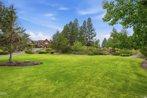 Exterior - 20100 Starfire Ridge Ct, Bend, OR 97702 photo 11 of 11