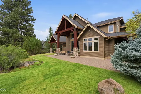 Exterior - 20100 Starfire Ridge Ct, Bend, OR 97702 photo 9 of 11