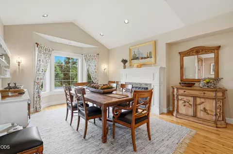 Dining - 20100 Starfire Ridge Ct, Bend, OR 97702 photo 1 of 7