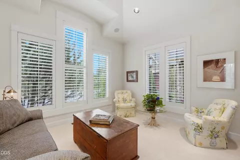Living - 20100 Starfire Ridge Ct, Bend, OR 97702 photo 8 of 8