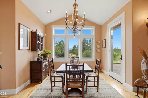 Dining - 20100 Starfire Ridge Ct, Bend, OR 97702 photo 6 of 7