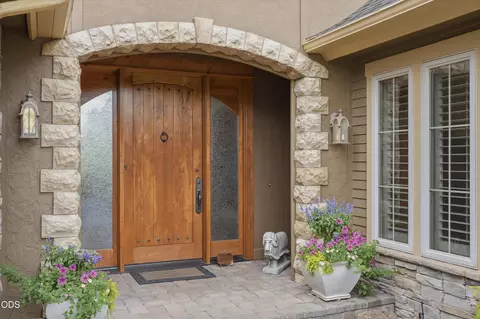Entry Way - 20100 Starfire Ridge Ct, Bend, OR 97702 photo 1 of 3