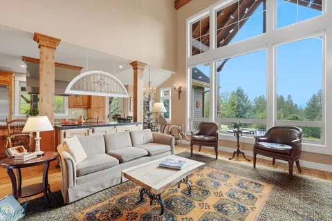 Living - 20100 Starfire Ridge Ct, Bend, OR 97702 photo 2 of 8