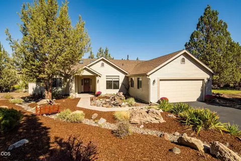 1230 Mourning Dove Ct, Redmond, OR 97756